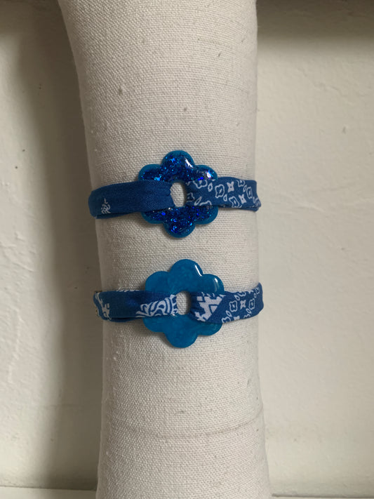 Bracelet en tissu avec pampille