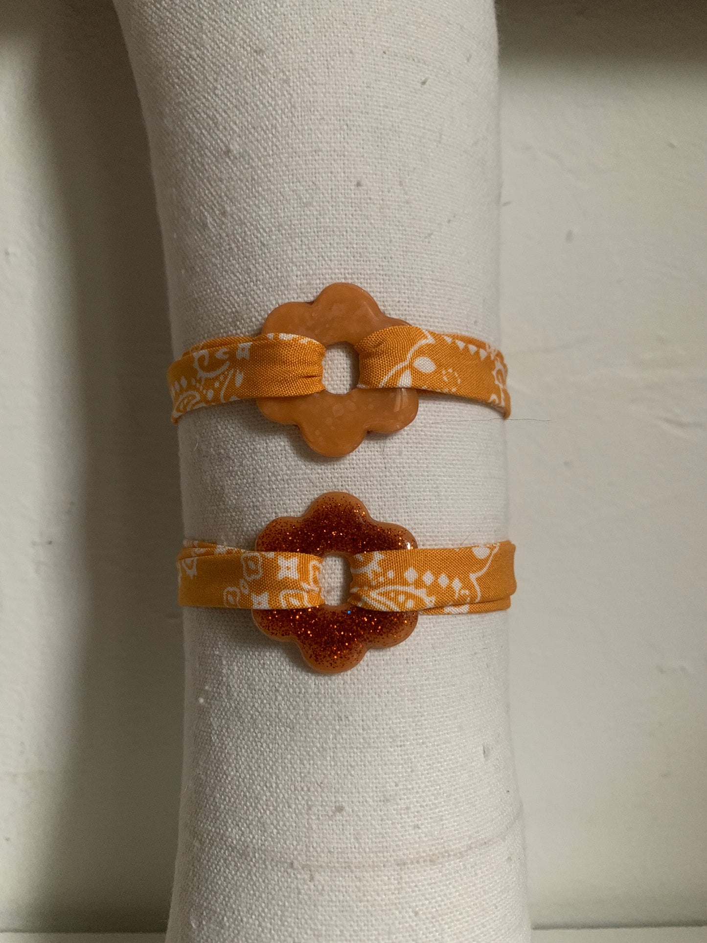 Bracelet en tissu avec pampille