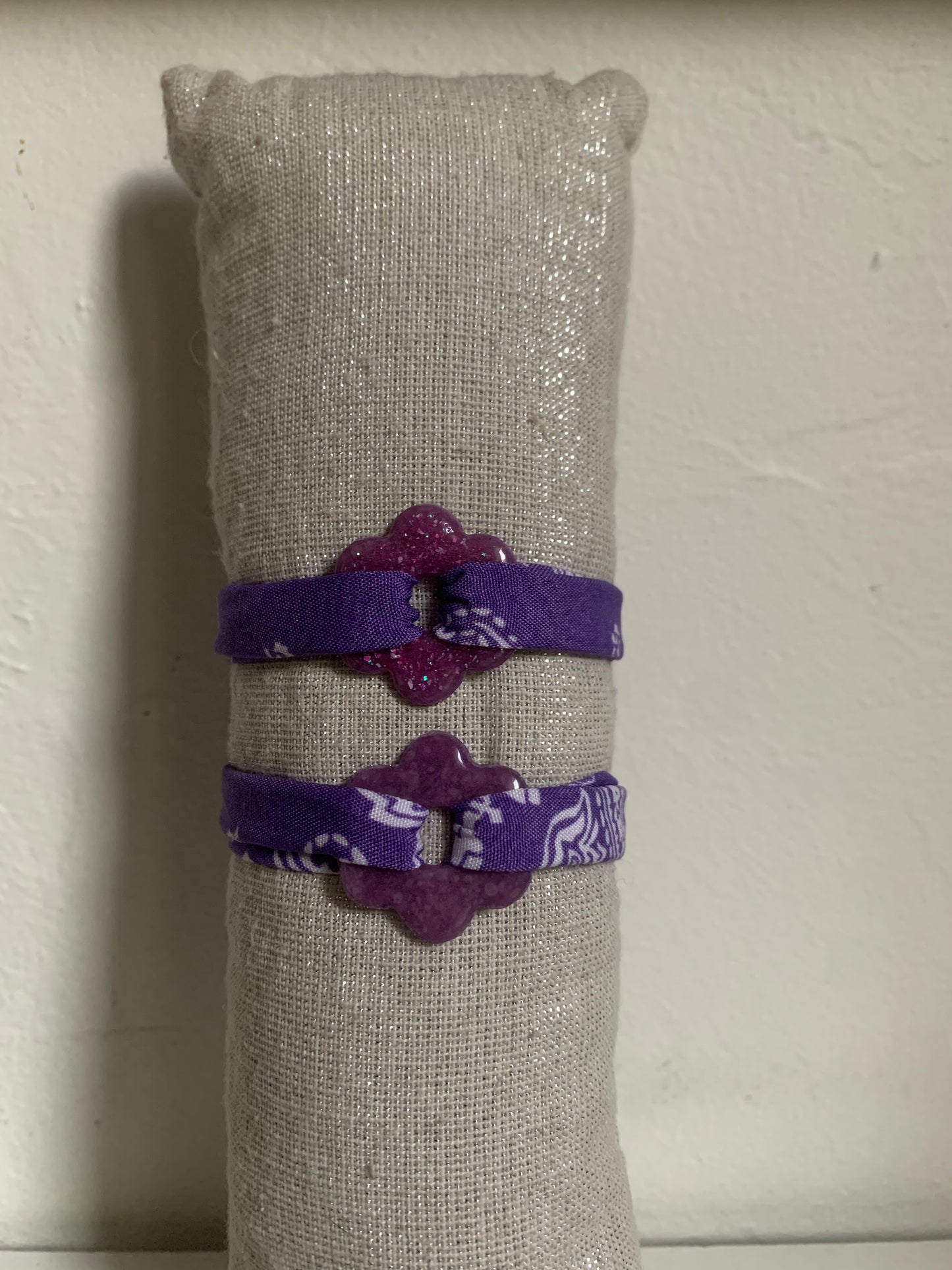 Bracelet en tissu avec pampille