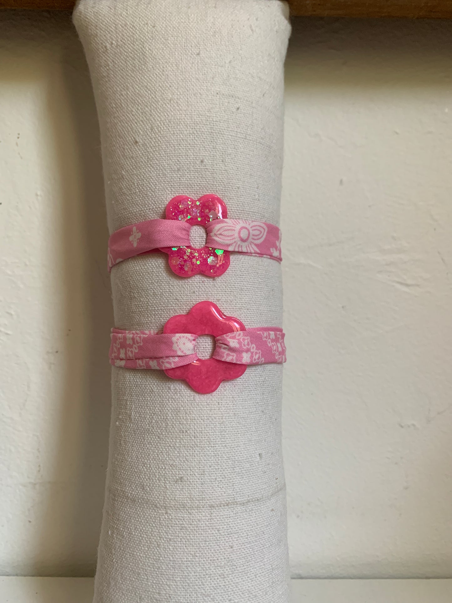 Bracelet en tissu avec pampille