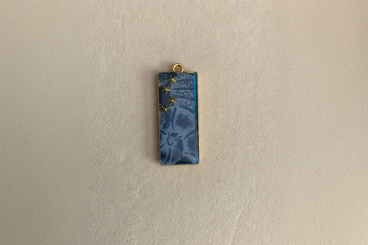 Pendentif Coquillage recto - étoiles dorées